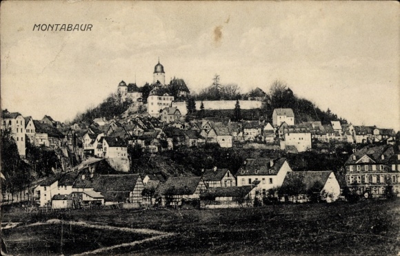 Ak Montabaur im Westerwald, Blick auf  Berg, Häuser,  Architektur
