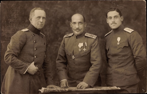 Photo Postcard General Staff, Prussian and Bulgarian officers in uniform, 1st WW