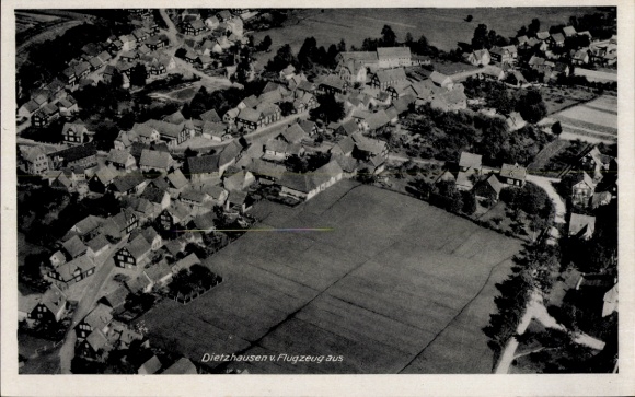 Ak Dietzhausen Suhl in het Thüringer Woud, luchtfoto van velden en huizen zichtbaar