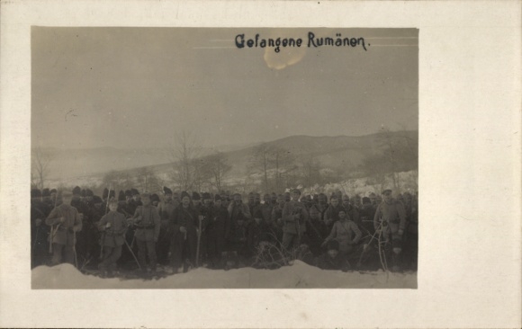 Photo Postcard Prisoner Romanians, soldiers in uniforms