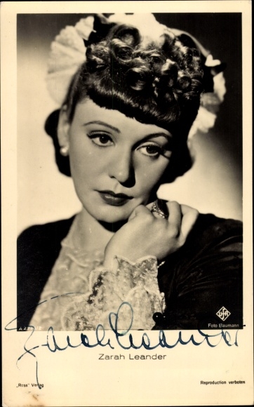 Ak actrice en zangeres Zarah Leander, portret, Rose von Novgorod, Ross Verlag A 2370 2