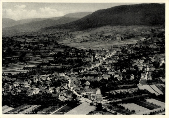 Postcard Friesenheim in Ortenaukreis, aerial photograph of the village