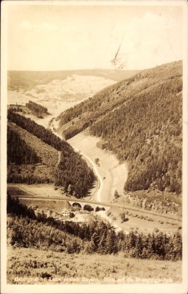 Ak Ludwigsstadt in Opper-Franken, uitzicht op de Rennsteig-hoogten, viaduct