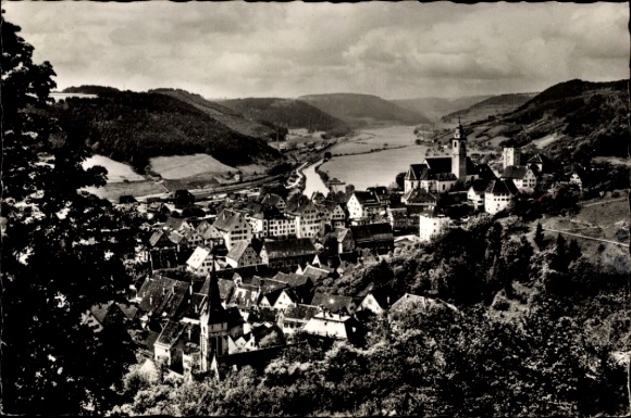 Ak Horb am Neckar, Historische Stadtansicht, Flusslandschaft, Wolkenverhangener Himmel