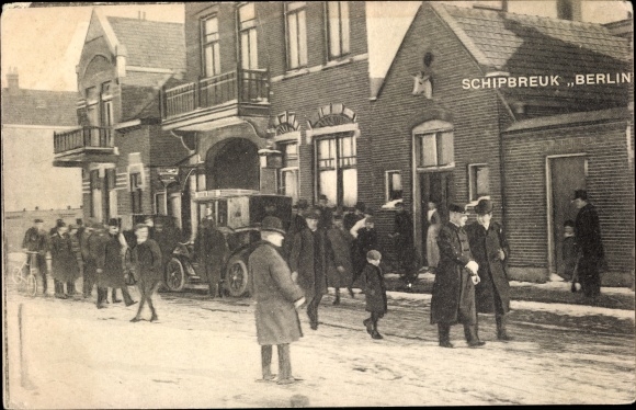Postcard Prins Hendrik on the site of the shipwreck at the Hoek van Holland