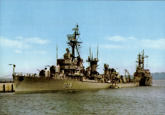 Postcard ship of the German Navy, at the Tirpitz Mole Kiel, guided missile destroyer Rommel, D 178, Z 4