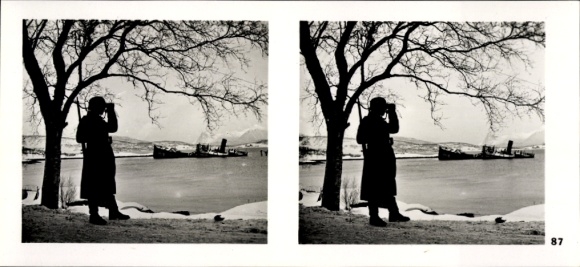 Stereo spatial image photo "Our Navy" No. 87 Narvik, post in the harbor, sunk steamer