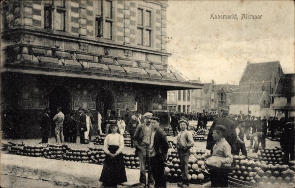Postcard Alkmaar Nordholland Niederlande, cheese market