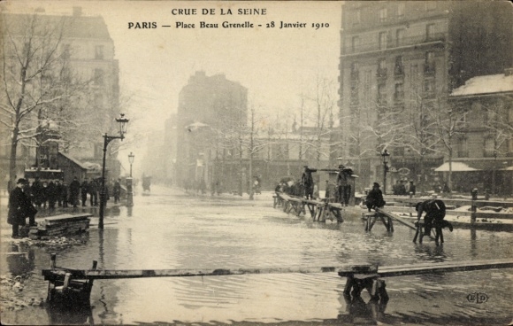 Ansichtkaart Parijs XV Vaugirard, Place Grenelle, De grote overstroming van de Seine van 28 januari 1910