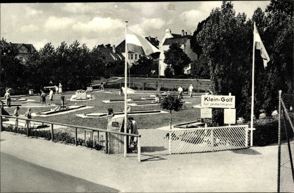 Postcard Kellenhusen in Ostholstein, miniature golf course, small golf, players