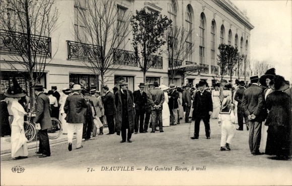 CPA Deauville Calvados, Rue Gontaut Biron, a midi