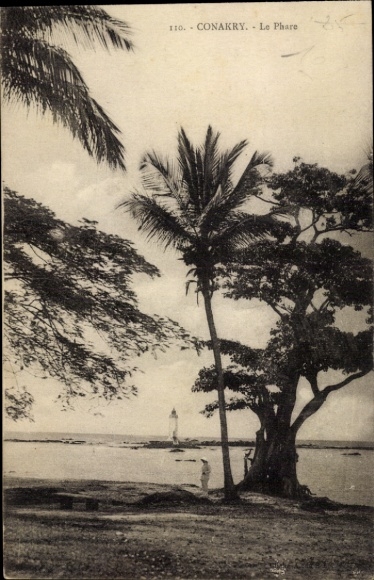 Ak Konakry Conakry Guinea, Le Phare, vergezicht op de Lichttoren