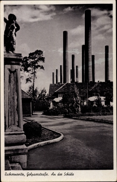 Postcard Zschornewitz Gräfenhainichen in Saxony Anhalt, Golpaer Straße, at the school