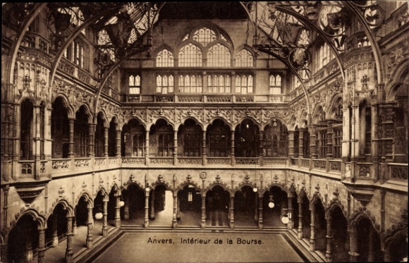 KP Anvers Antwerpia Flandria, widok wnętrza giełdy, architektura gotycka, kolumny, okna