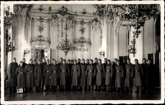 PC Wien 13 Hietzing, Schönbrunn Palace, soldiers