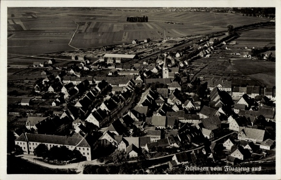 Ak Hüfingen im Schwarzwald, Luftaufnahme von  Häuser, Kirche, landwirtschaftliche Felder