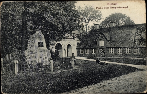 PC Niebüll in North Friesland, lot at the war memorial