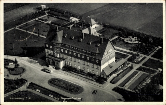 Ak Oberschlema Bad Schlema im Erzgebirge, Radiumbad, Fliegeraufnahme, Rheumaheilstätte Schneeberg
