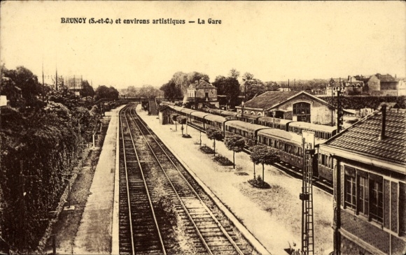 Ak Brunoy Essonne, Bahnhof, Züge, Gleise, Bäume, Architektur