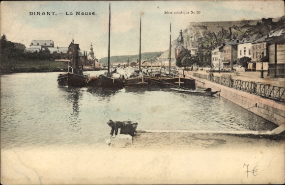 Ak Dinant Wallonië Namen, rivierlandschap, boten, stadszicht, La Meuse