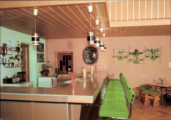 Ak Ostseebad Koserow auf Usedom, Bar im Forsthaus Damerow, Holzverkleidung, Buntglas, grüne Ba...