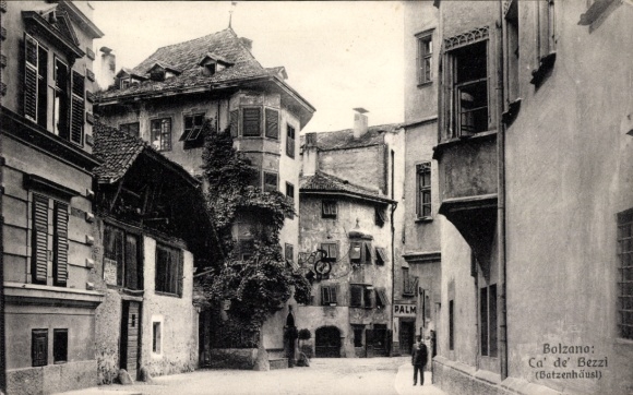 Postcard Bolzano Trentino, Ca' de' Bezzi, old houses, man