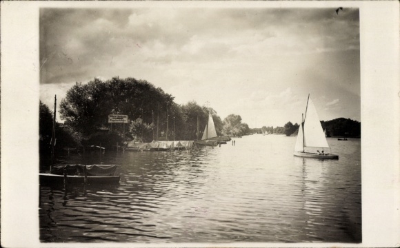 Foto Ak Berlin Treptow, Restaurant Jägerhäuschen, Segelboote