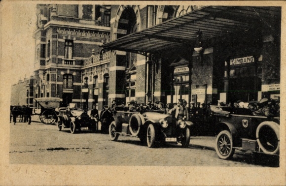 Photo Postcard Cambrai Nord, visit of Hindenburg, cars in front of the station