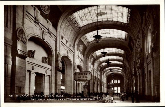 Postcard Milano Mailand Lombardy, Central Station, Monumental Gallery