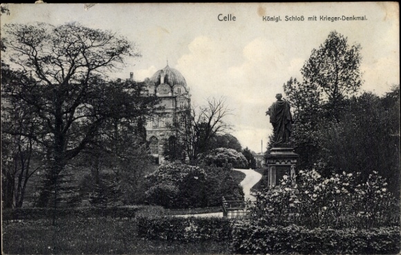 Postcard Celle in Lower Saxony, Royal Palace, War Memorial, Park