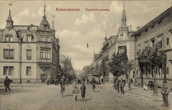 Postcard Kaiserslautern in the Palatinate, Eisenbahnstraße, street view, old buildings, cyclists