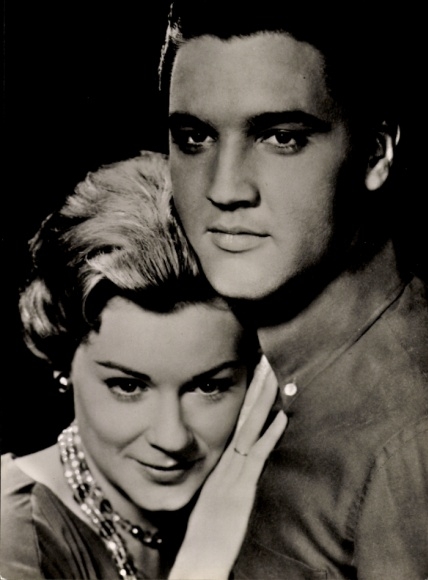 Piosenkarz i aktor Elvis Presley, portret, aktorka Hope Lange