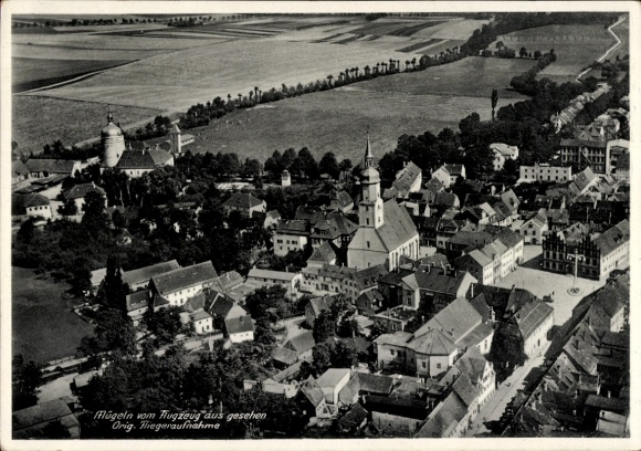 Ak Mügeln (district Dresden) Heidenau in Saksen, luchtfoto van stadsaanzicht, kerk