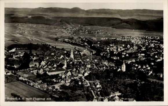 Ak Rottweil am Neckar, Luftaufnahme von  ländliche Landschaft, Kirchen, Stadtansicht