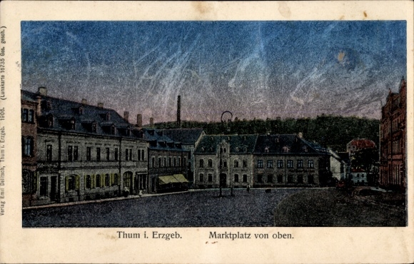 Ak Thum im Erzgebirge Sachsen, Marktplatz von oben, historische Gebäude, Abenddämmerung