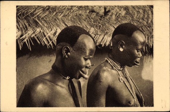 Postcard Chad, French Equatorial Africa, Women with silver trays, Lippenteller