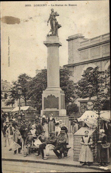 Postcard Lorient Morbihan, Statue de Bisson, crowd, street view, architecture