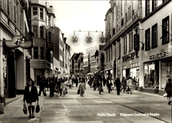 Postcard Halle an der Saale, area in Klement Gottwald Street, shops, hairdresser