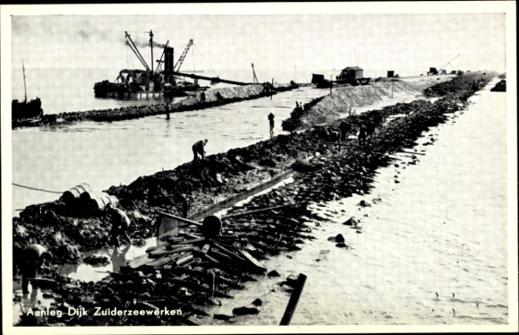 Ak Harderwijk Gelderland, Bauarbeiten am Dijk, Zuiderzeewerken, Schaufelradbagger, Arbeiter