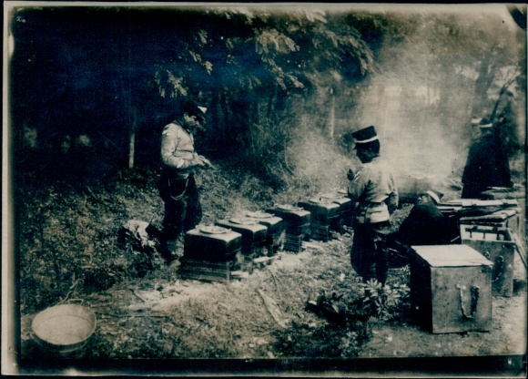 Photo Romanian soldiers in uniforms, field kitchen, World War I