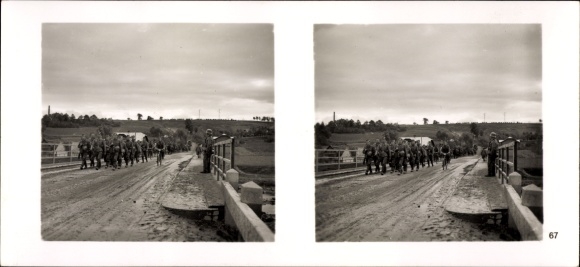 Stereo spatial image photo &quot;The soldiers of the Führer in the field&quot; No: 67, demarcation line on the San