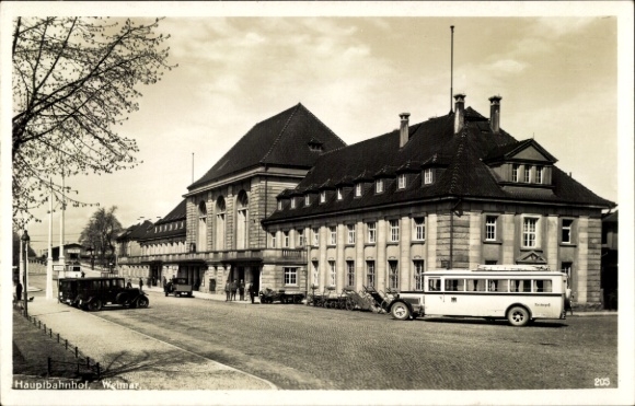 Postcard Weimar Thuringia, street in front of the main station, bus