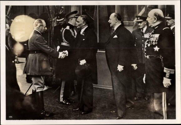 Photo Hoffmann, French General Maurice Gamelin welcomes British Secretary of War Hore Belisha
