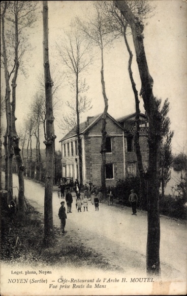 KP Noyen sur Sarthe Sarthe, Café-Restaurant de l'Arche H. MOUTEL, ulica z ludźmi