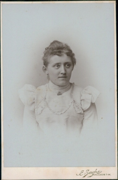 Kabinett Foto Malchin in Mecklenburg Vorpommern, Portrait einer Frau