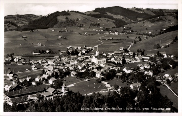 Ansichtkaart Oberstaufen im Allgäu, luchtfoto, kerk