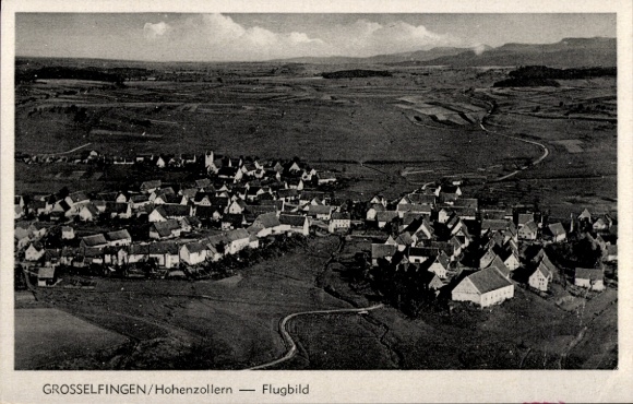 Ak Grosselfingen in Baden Württemberg, Luftbild von  Hohenzollern, Landschaftsaufnahme,  