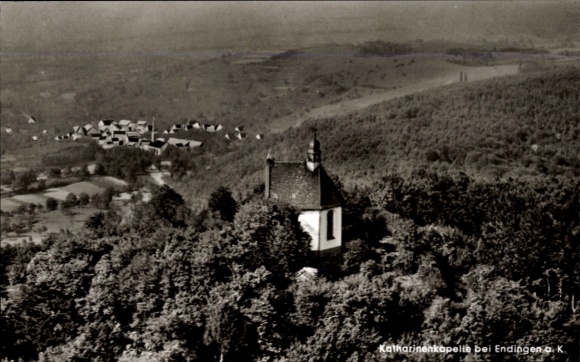 Ak Endingen am Kaiserstuhl, Katharinenkapelle, idyllische Landschaft,  Architektur, Schwarz-Weiß