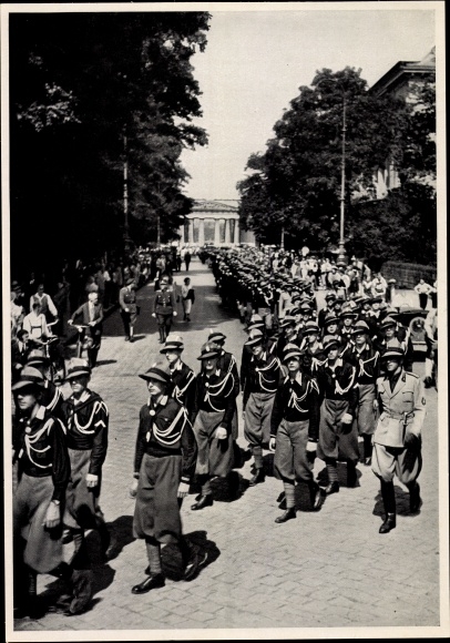 Sammelbild Deutschland erwacht Nr. 75, Die Avanguardia besucht das Braune Haus in München 1932
