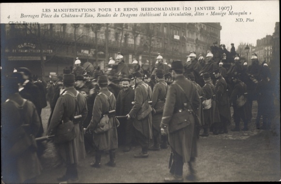 Postcard Paris III, Demonstrations for the weekly rest 1907, Place du Chateau d'Eau